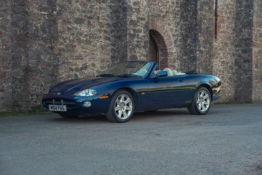 2000 Jaguar X100 XK8 - Image 2 of 30