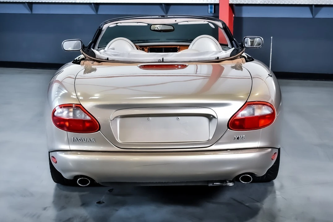 2000 Jaguar X100 XK8 - Image 12 of 30