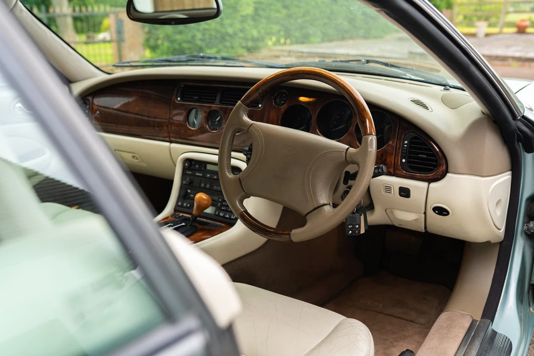 2000 Jaguar X100 XK8 - Image 24 of 30