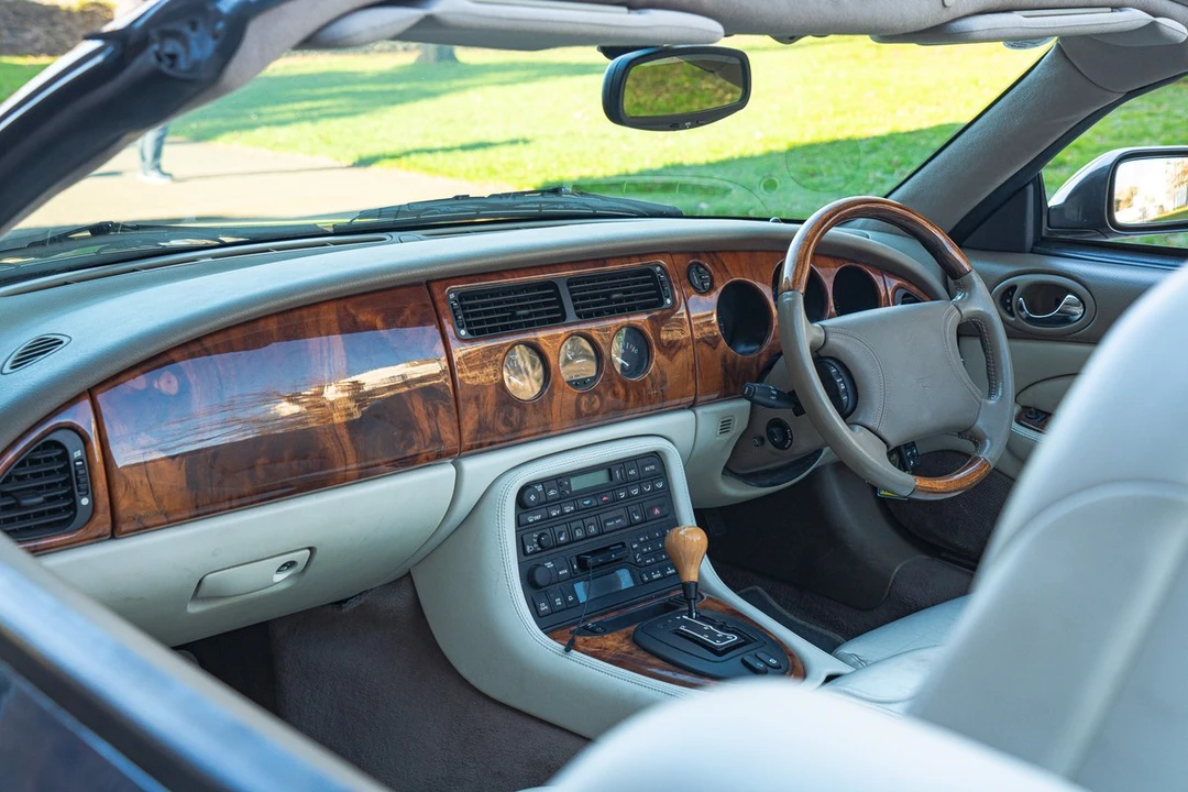 2000 Jaguar X100 XK8 - Image 25 of 30