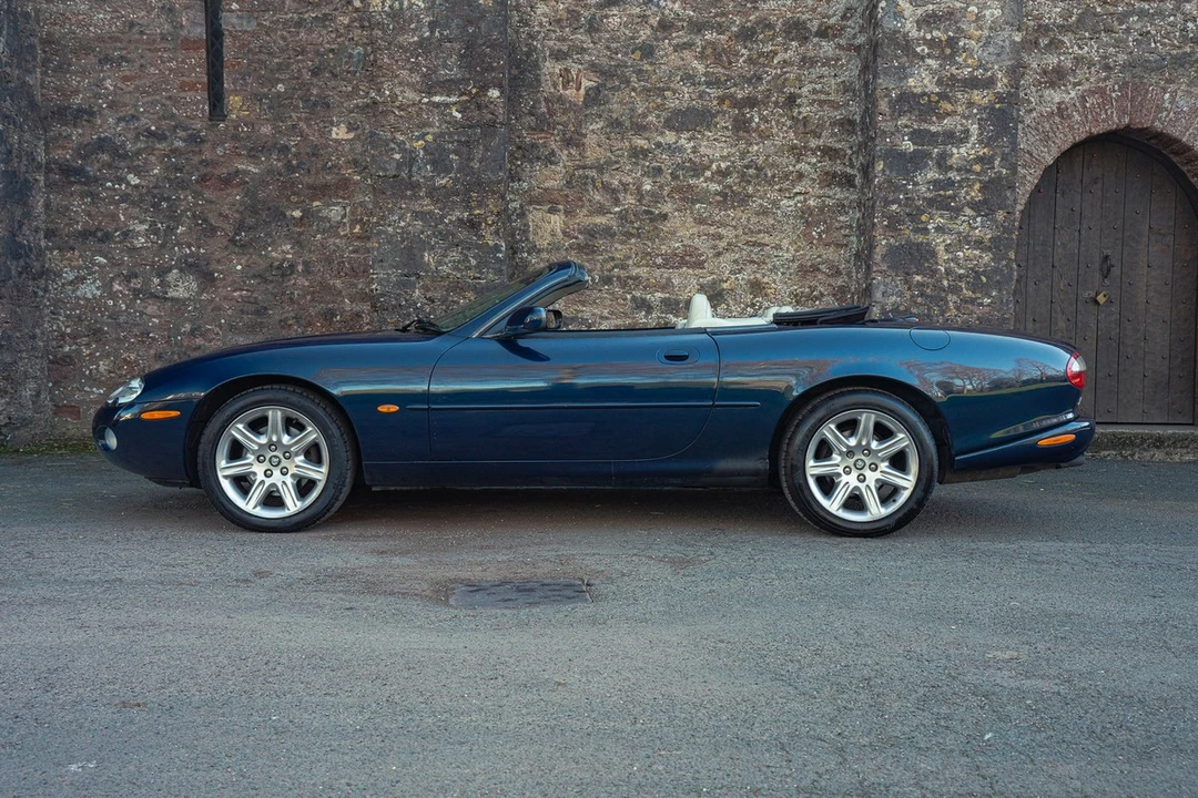 2000 Jaguar X100 XK8 - Image 4 of 30