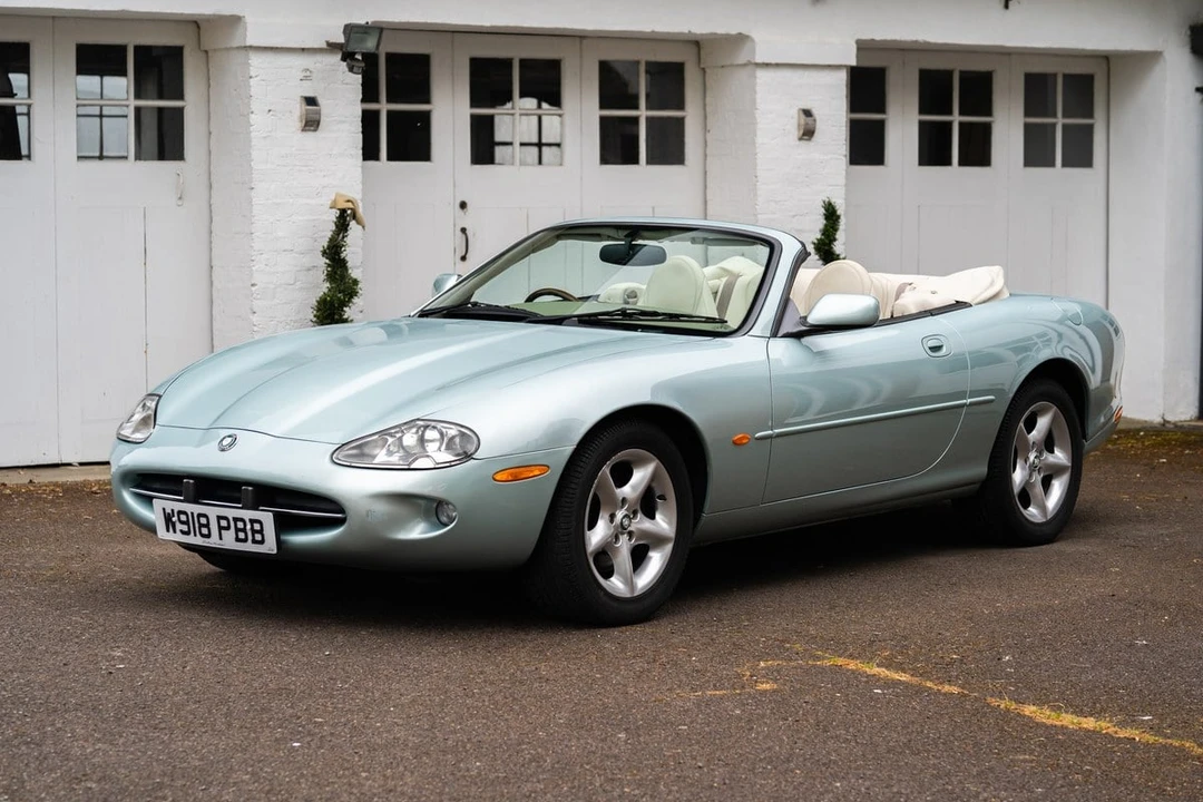 2000 Jaguar X100 XK8 - Image 2 of 30