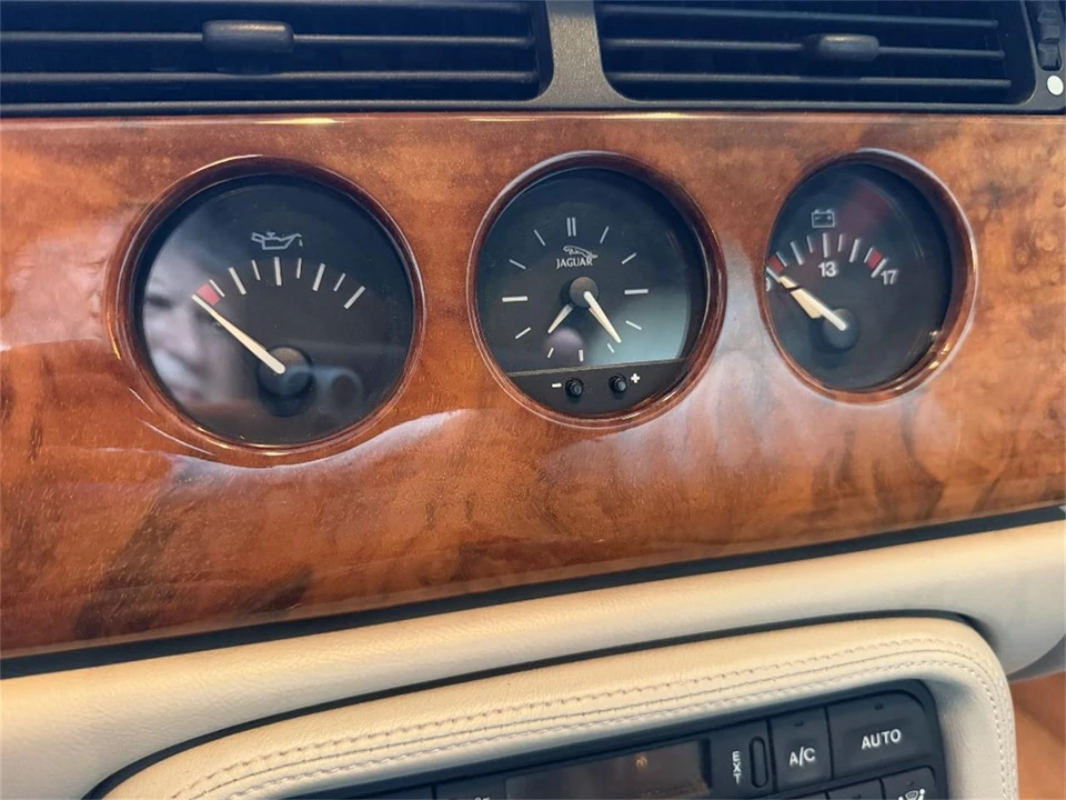 2000 Jaguar X100 XK8 - Image 17 of 31