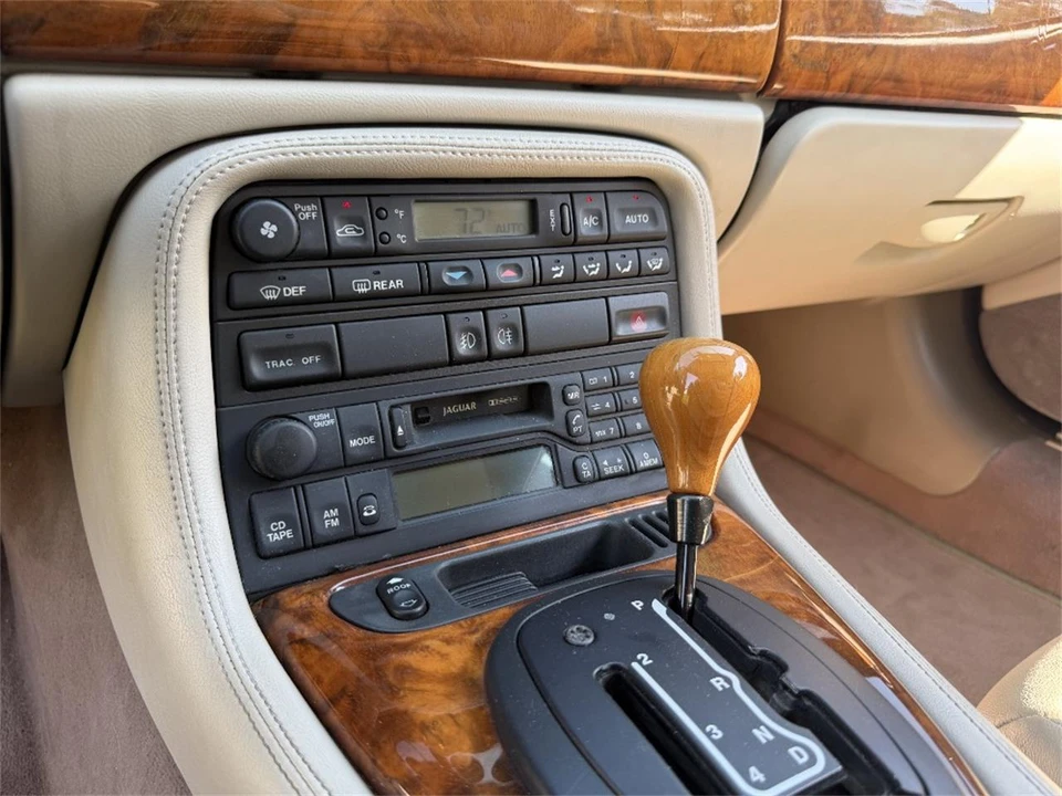 2000 Jaguar X100 XK8 - Image 15 of 31