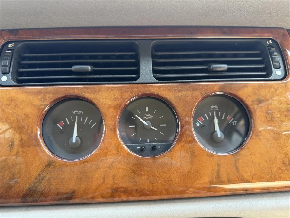 2000 Jaguar X100 XK8 - Image 16 of 31