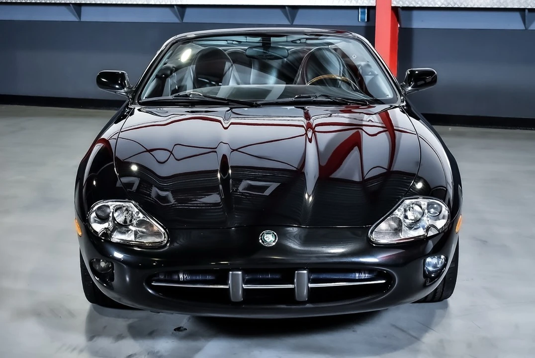 2000 Jaguar X100 XK8 - Image 2 of 30