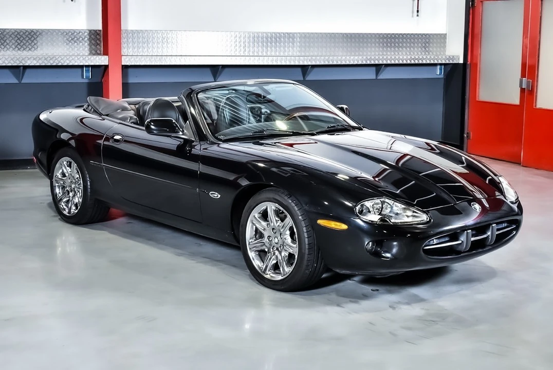 2000 Jaguar X100 XK8 - Image 12 of 30