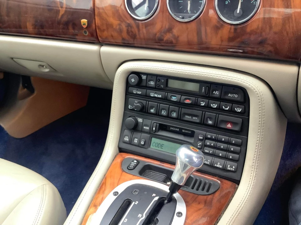 2000 Jaguar X100 XK8 - Image 28 of 30