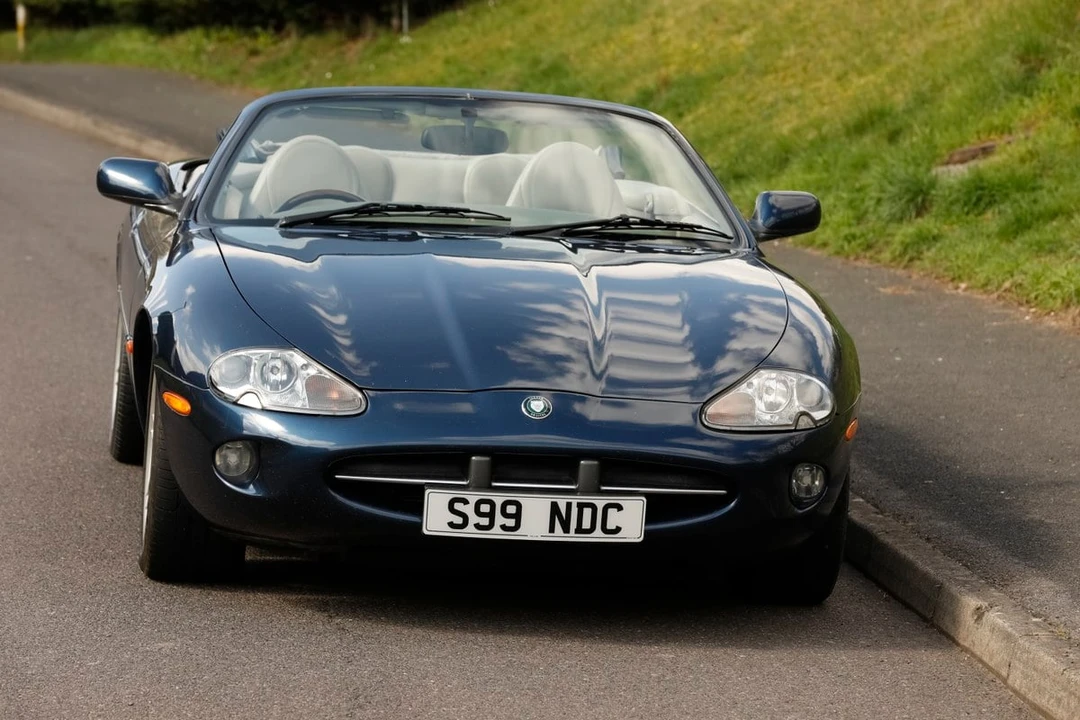2000 Jaguar X100 XK8 - Image 12 of 30