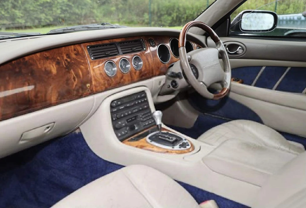 2000 Jaguar X100 XK8 - Image 19 of 30