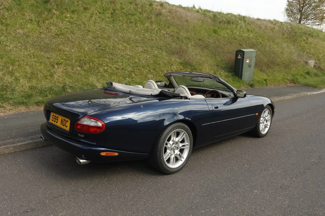 2000 Jaguar X100 XK8 - Image 18 of 30