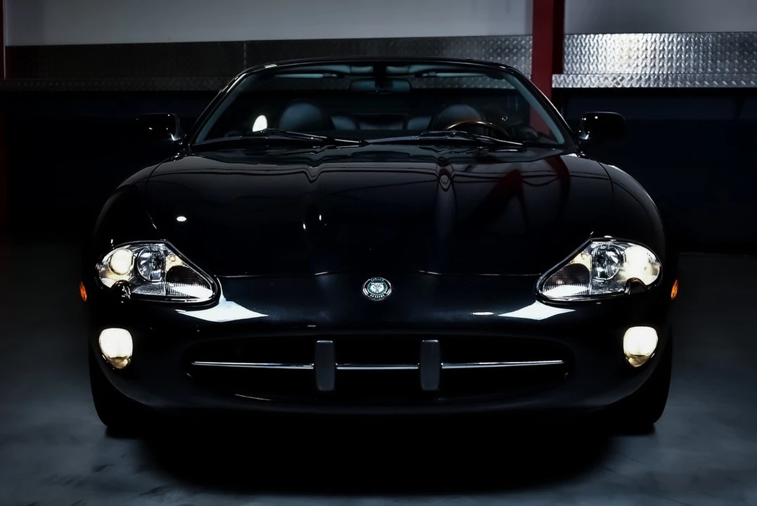 2000 Jaguar X100 XK8 - Image 4 of 30