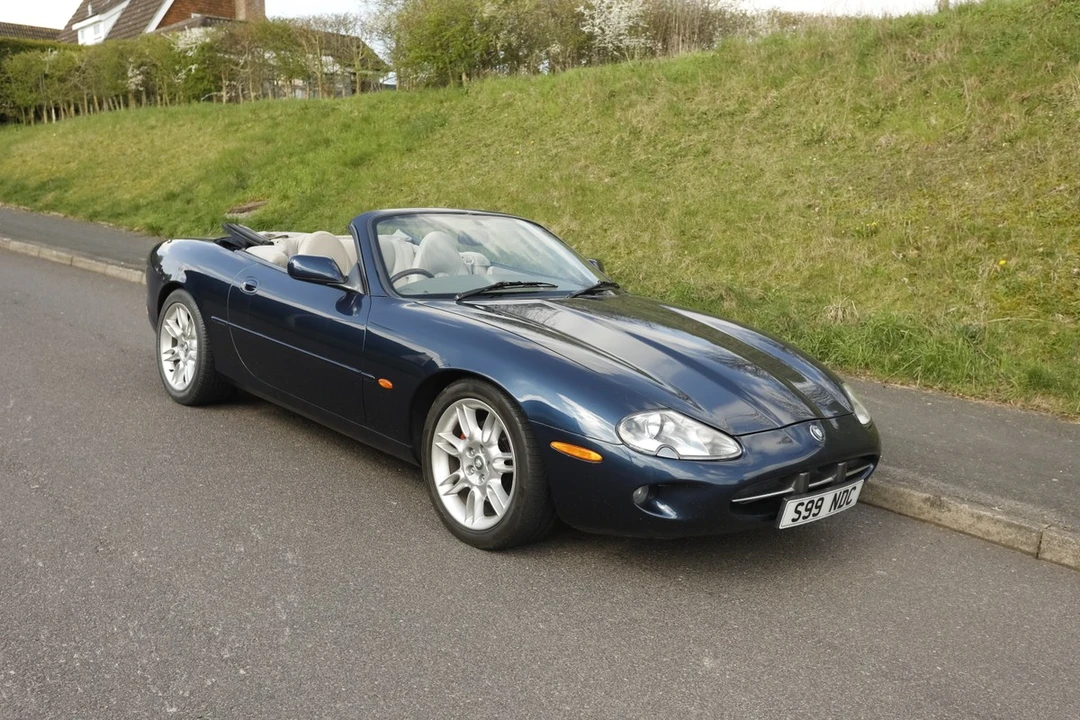 2000 Jaguar X100 XK8 - Image 4 of 30
