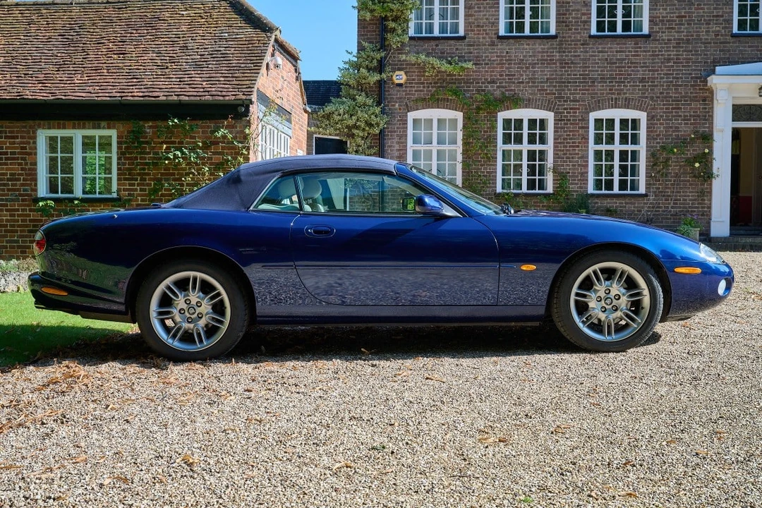 2000 Jaguar X100 XK8 - Image 16 of 30