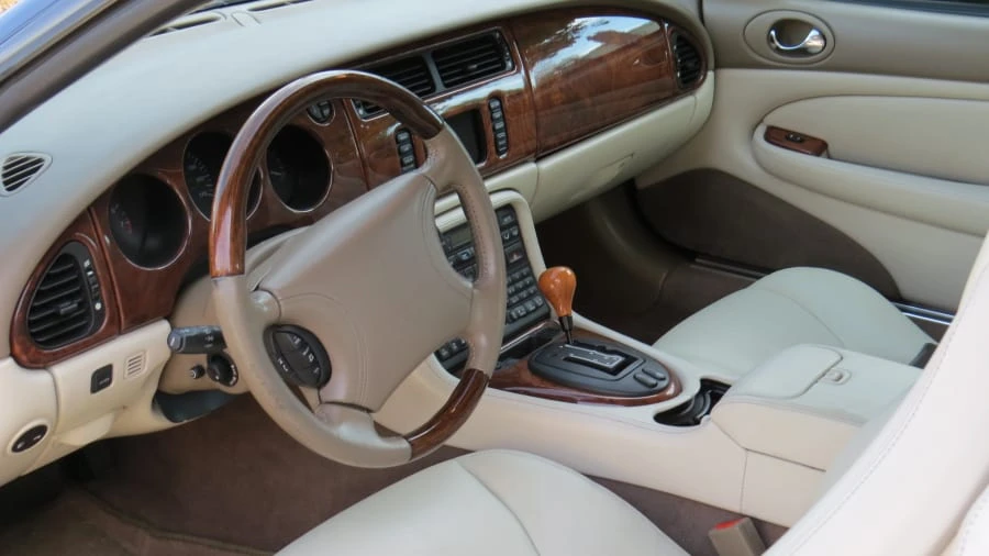 2000 Jaguar X100 XK8 - Image 5 of 9