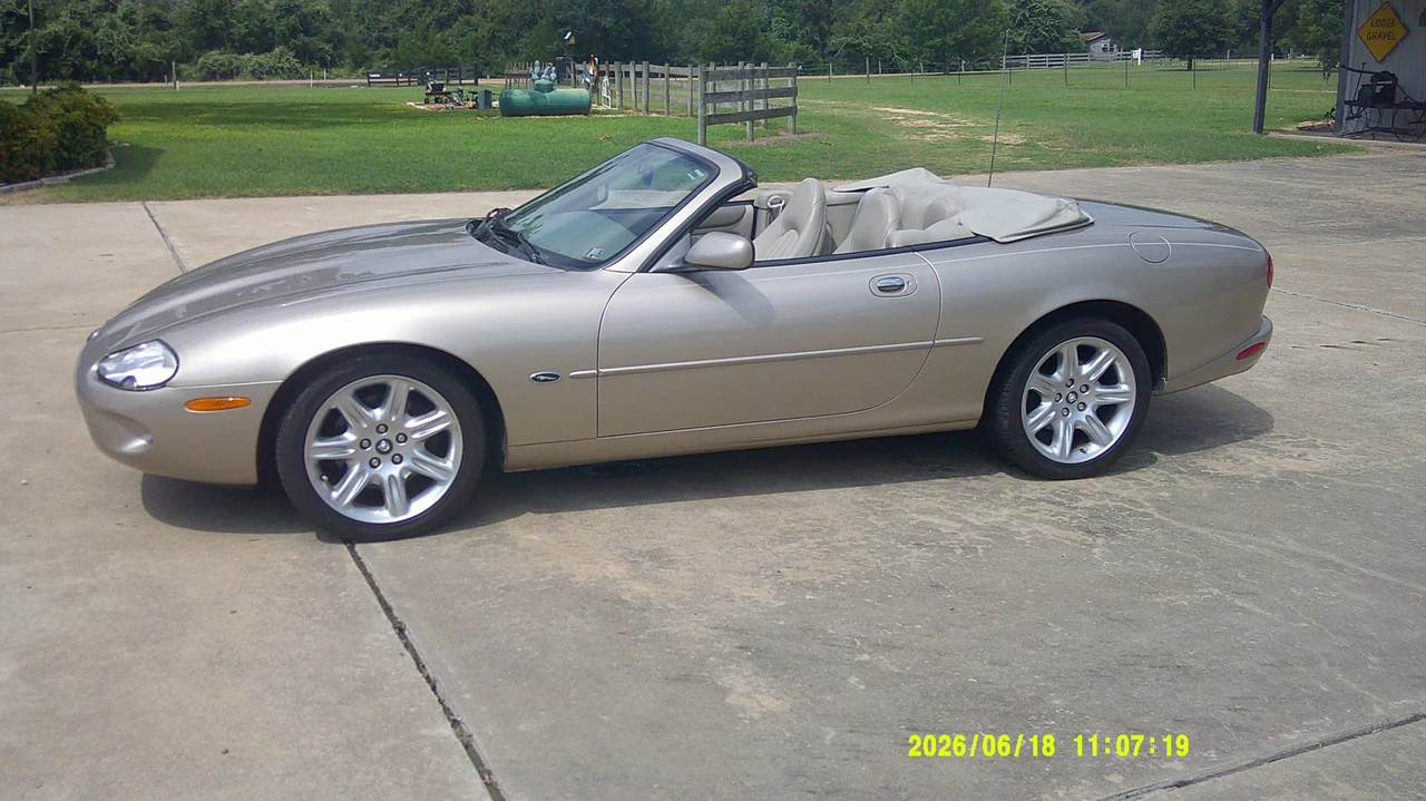 2000 Jaguar X100 XK8 - Image 2 of 31
