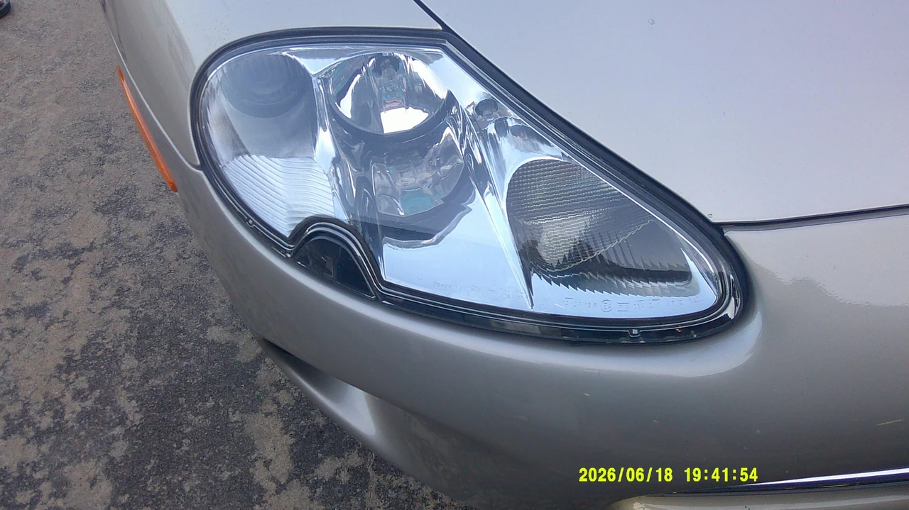 2000 Jaguar X100 XK8 - Image 10 of 31