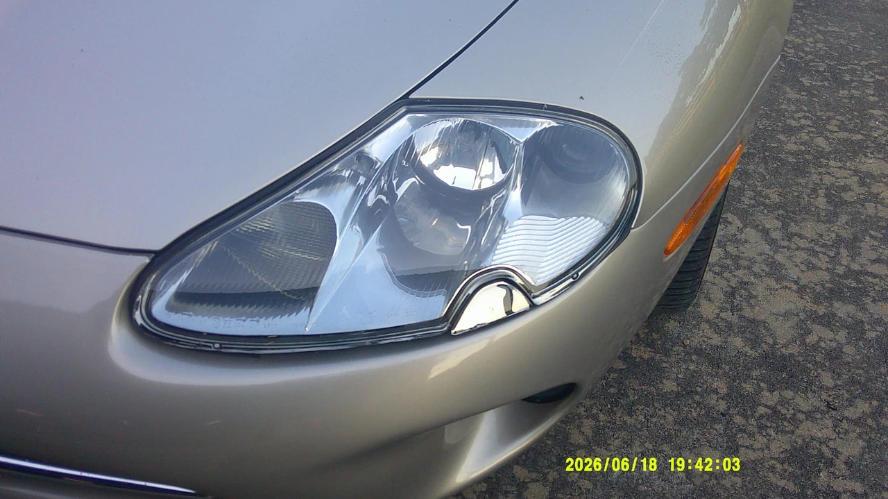 2000 Jaguar X100 XK8 - Image 12 of 31