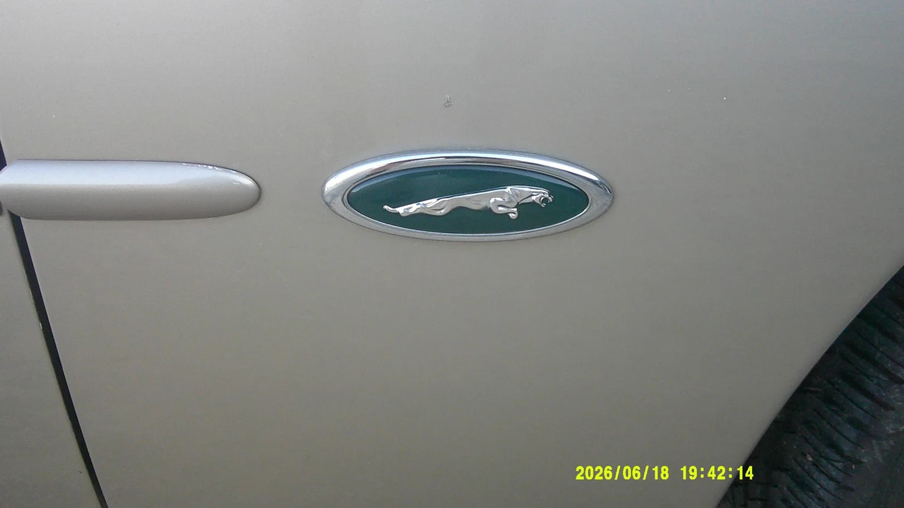 2000 Jaguar X100 XK8 - Image 17 of 31