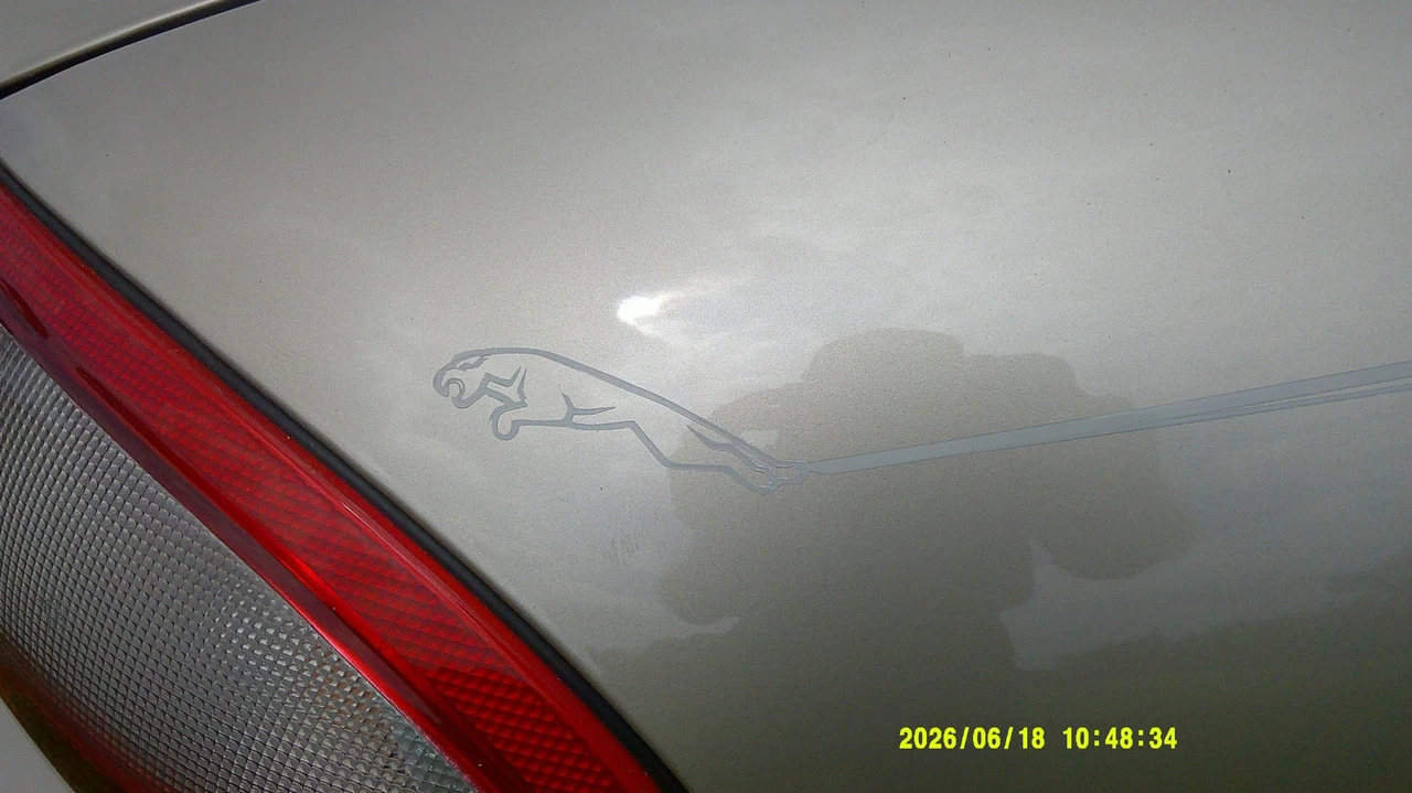 2000 Jaguar X100 XK8 - Image 16 of 31
