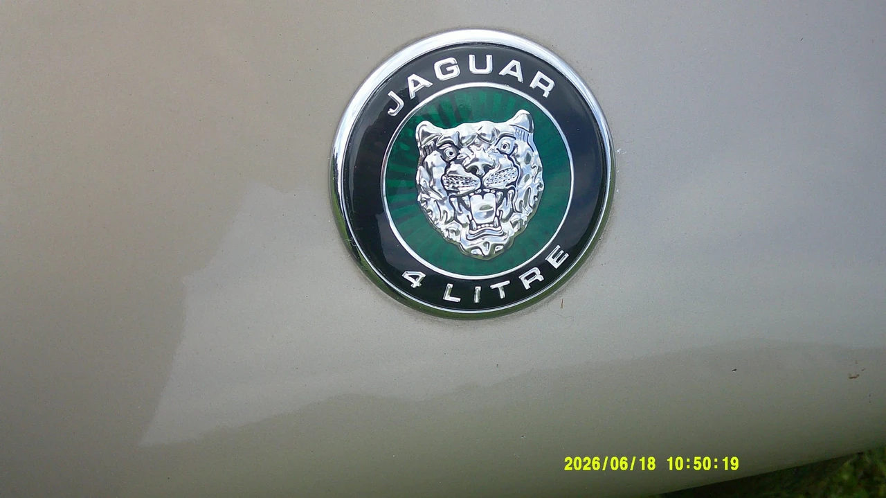 2000 Jaguar X100 XK8 - Image 11 of 31
