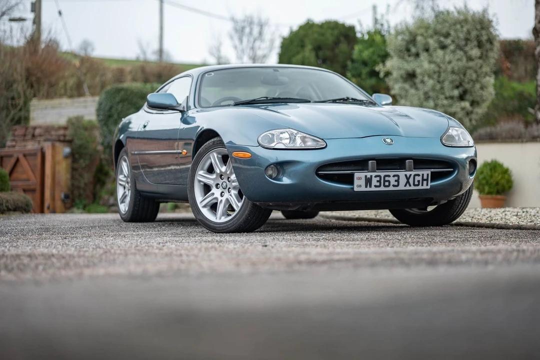 2000 Jaguar X100 XK8 - Image 2 of 30