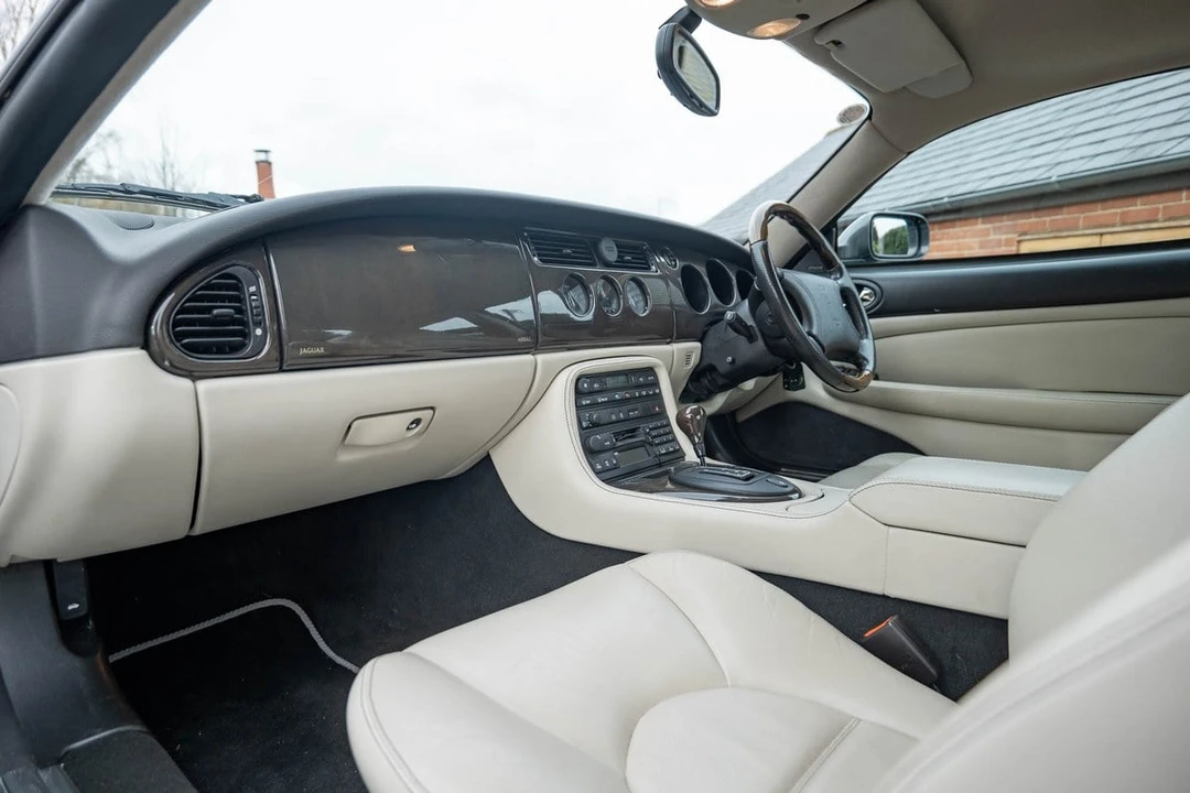 2000 Jaguar X100 XK8 - Image 22 of 30