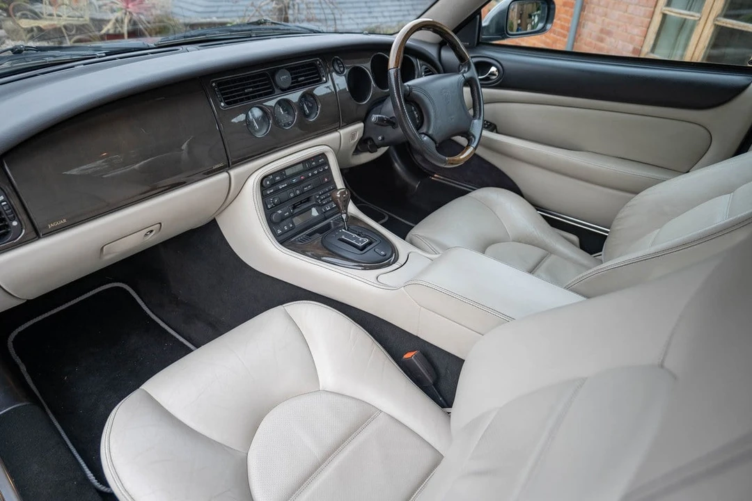 2000 Jaguar X100 XK8 - Image 23 of 30