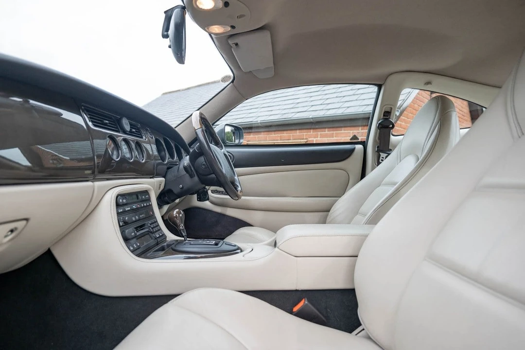 2000 Jaguar X100 XK8 - Image 24 of 30