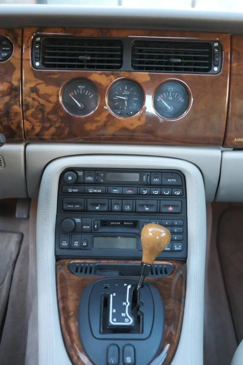 2000 Jaguar X100 XK8 - Image 7 of 20