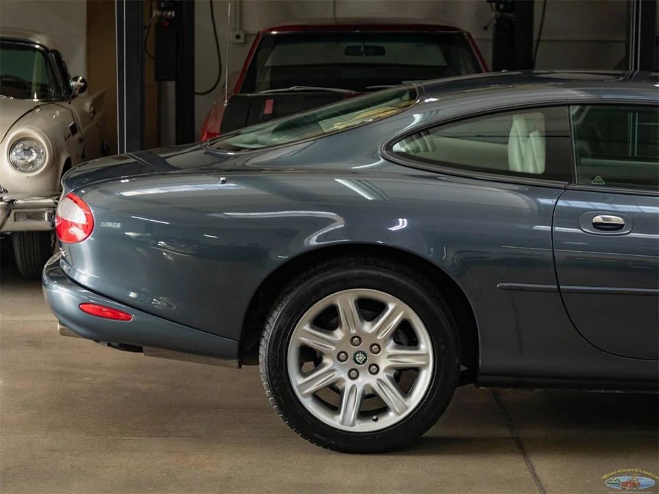 2000 Jaguar X100 XK8 - Image 2 of 31
