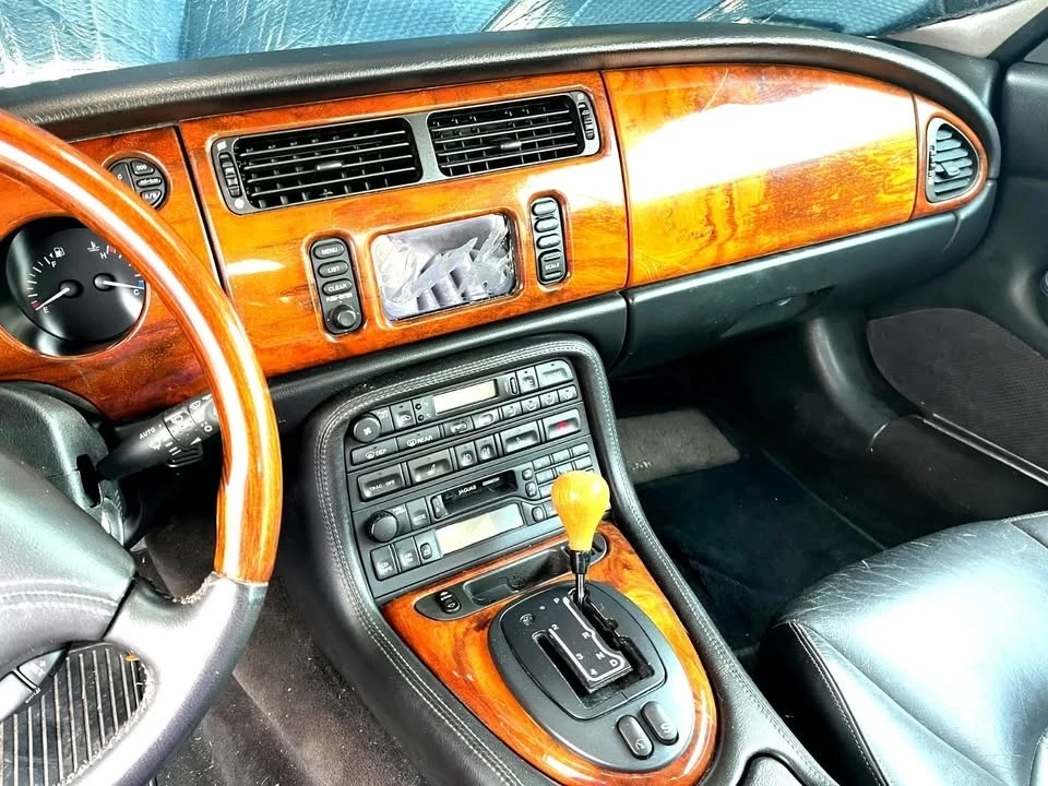 2000 Jaguar X100 XK8 - Image 4 of 7