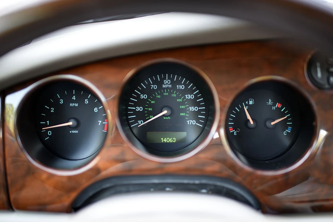 2000 Jaguar X100 XK8 - Image 16 of 29