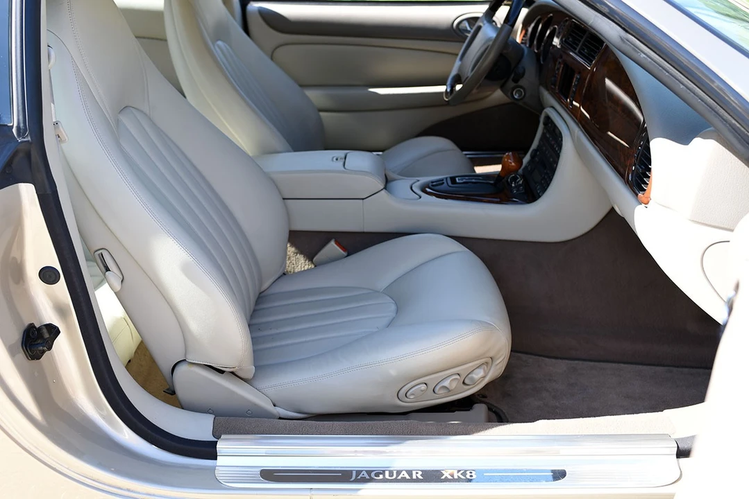 2000 Jaguar X100 XK8 - Image 12 of 29