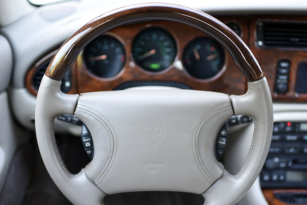2000 Jaguar X100 XK8 - Image 15 of 29