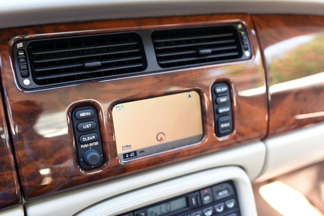 2000 Jaguar X100 XK8 - Image 17 of 29