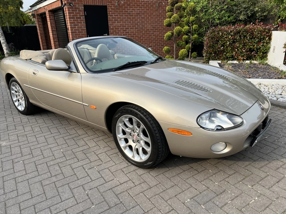 2000 Jaguar X100 XKR - Image 2 of 30