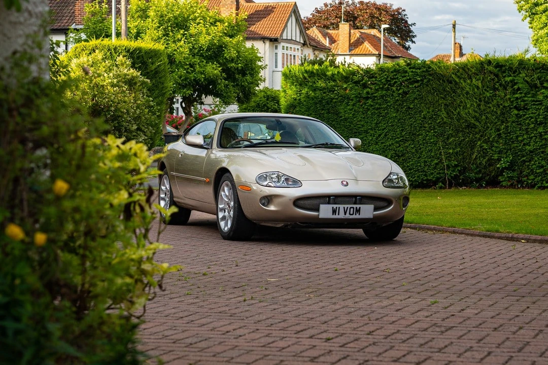 2000 Jaguar X100 XKR - Image 2 of 30