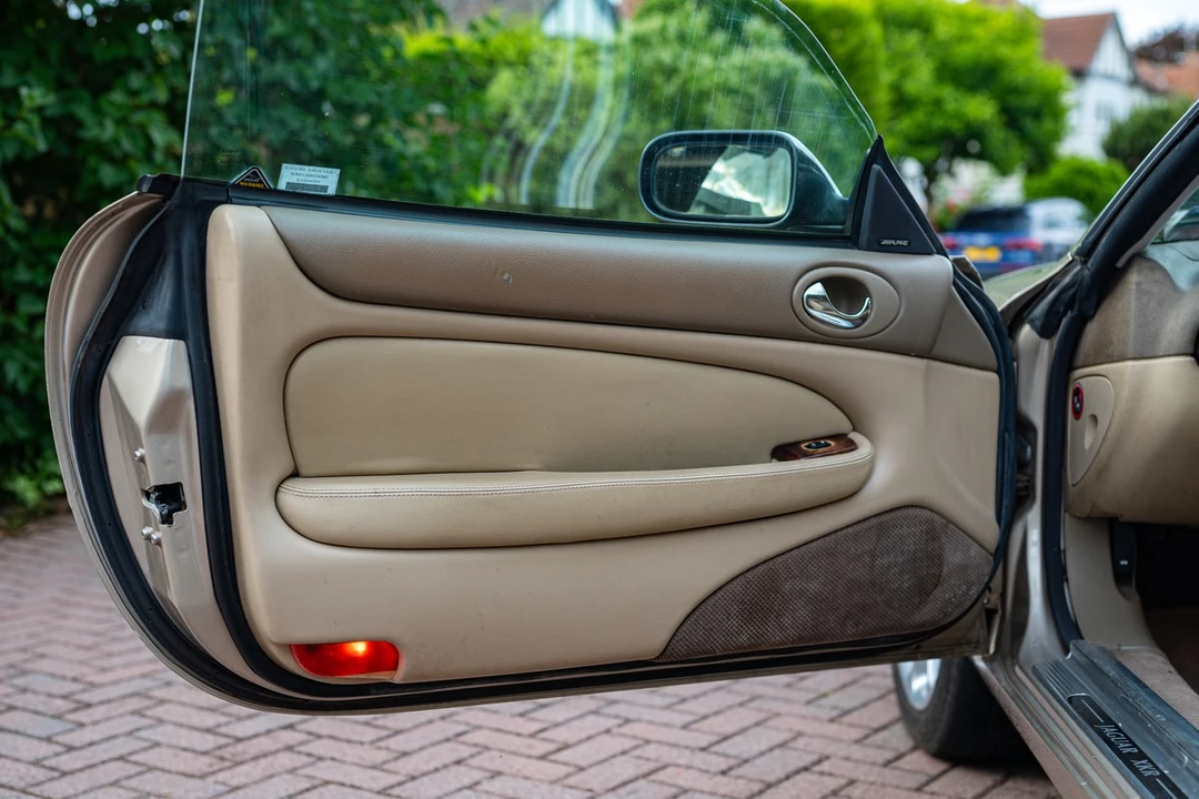2000 Jaguar X100 XKR - Image 15 of 30