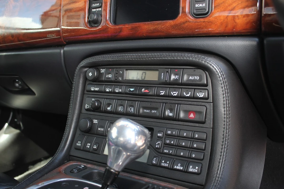 2000 Jaguar X100 XKR - Image 20 of 30