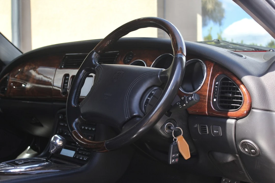 2000 Jaguar X100 XKR - Image 19 of 30