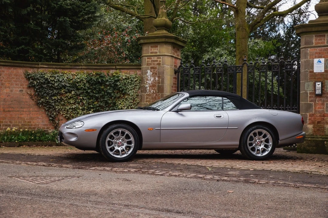 2000 Jaguar X100 XKR - Image 17 of 30