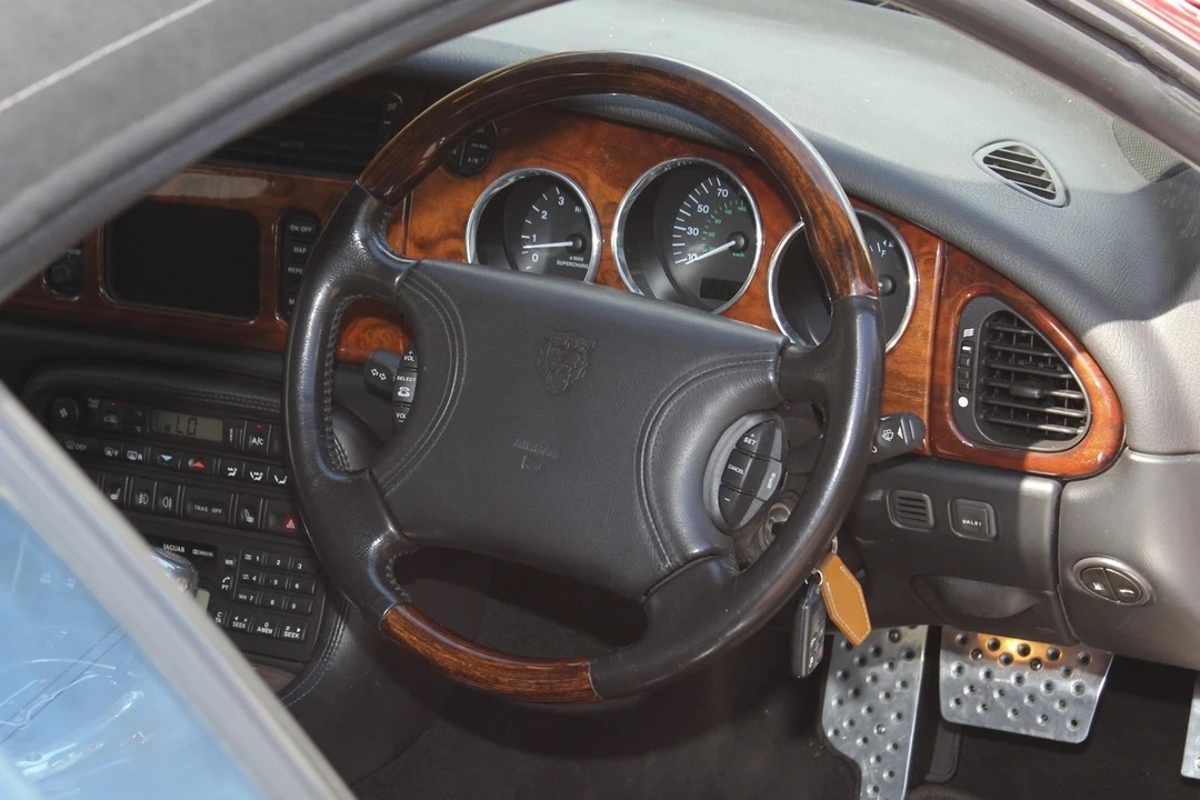 2000 Jaguar X100 XKR - Image 22 of 30