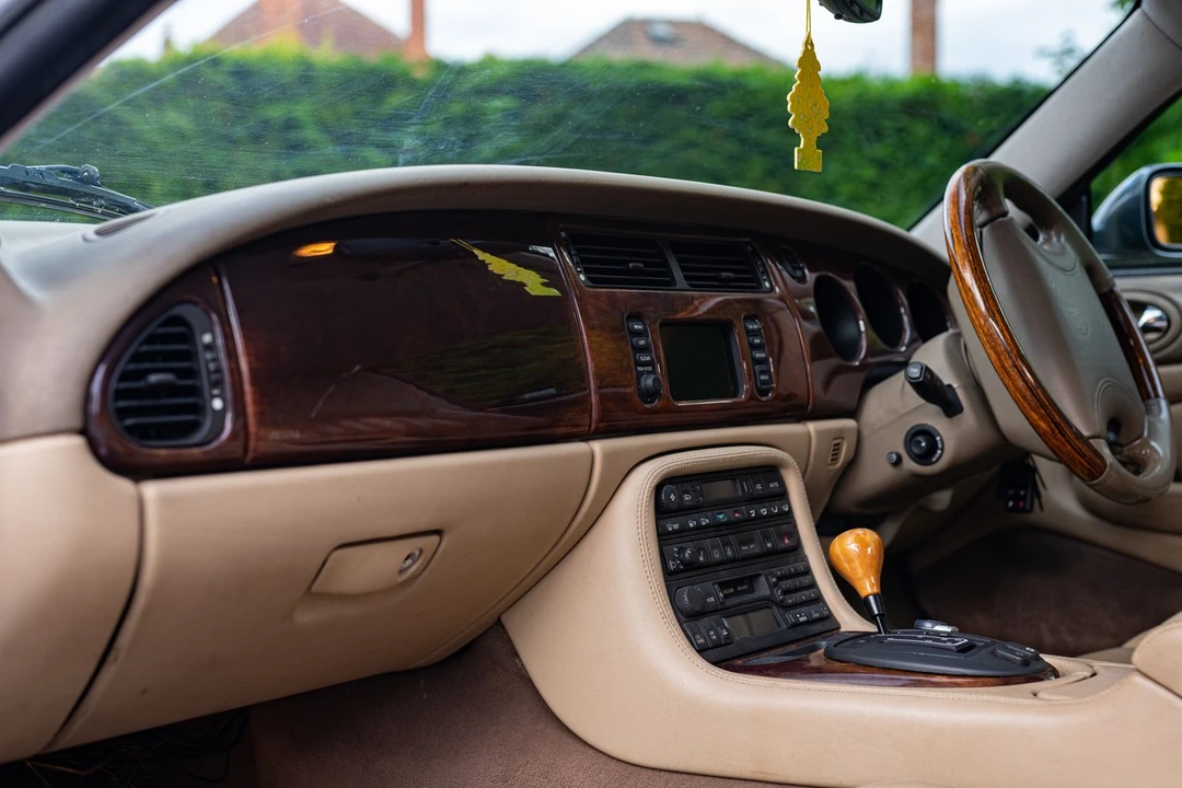 2000 Jaguar X100 XKR - Image 18 of 30