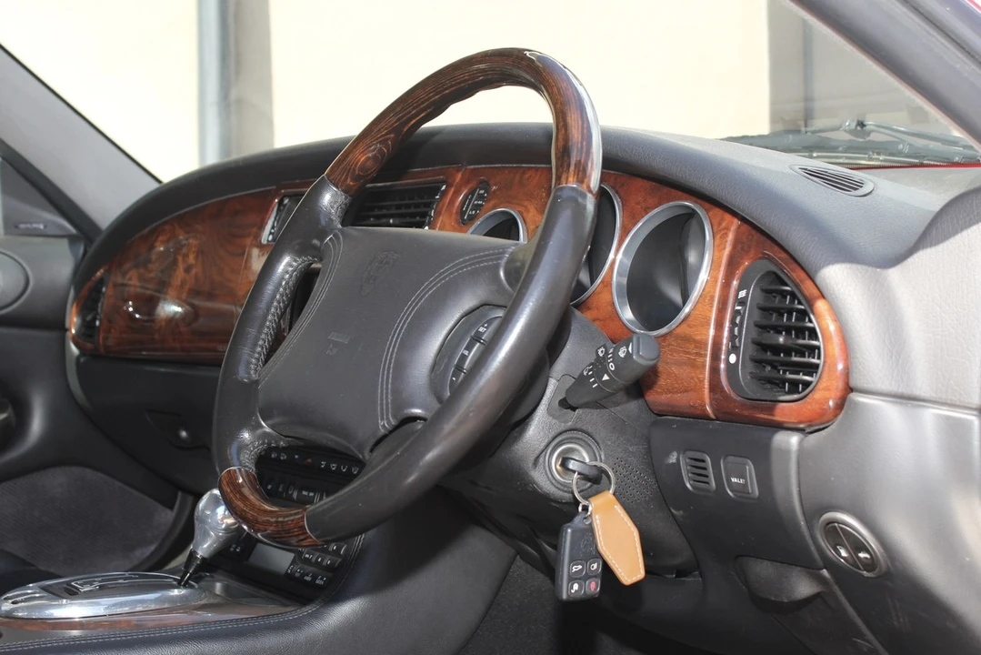 2000 Jaguar X100 XKR - Image 23 of 30