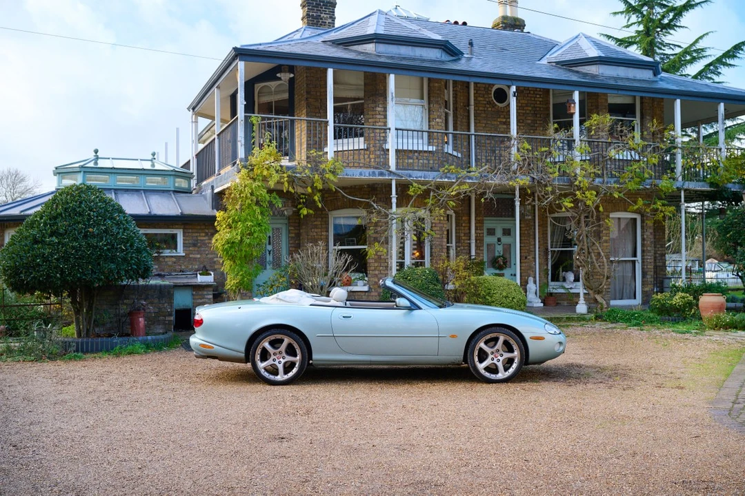 2000 Jaguar X100 XKR - Image 2 of 30