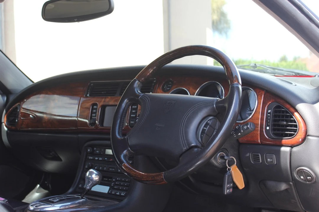 2000 Jaguar X100 XKR - Image 17 of 30