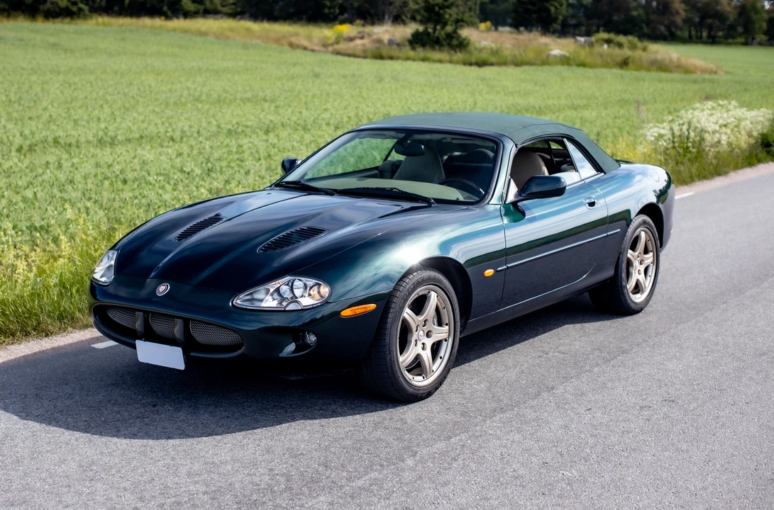 2000 Jaguar X100 XKR - Image 2 of 31