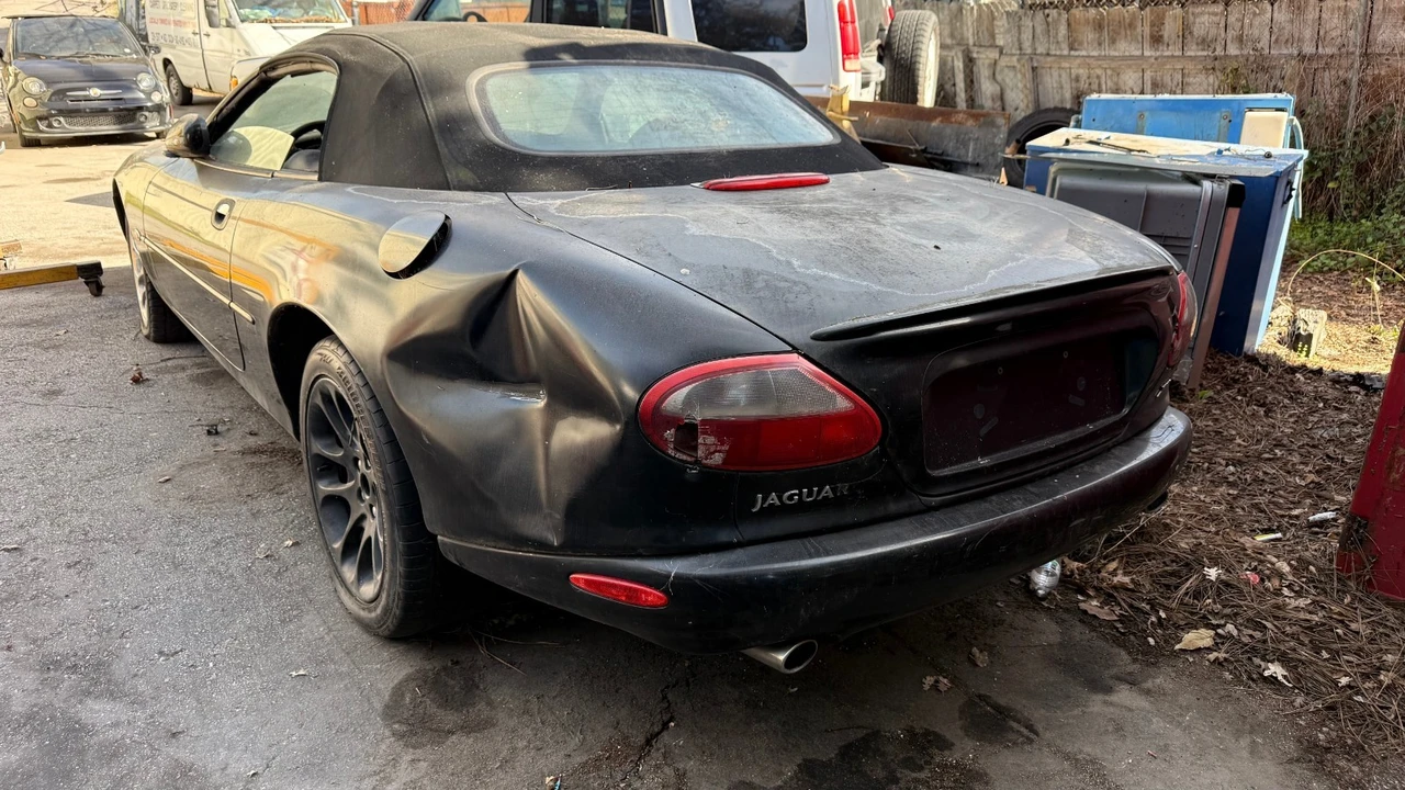 2000 Jaguar X100 XKR - Image 4 of 11