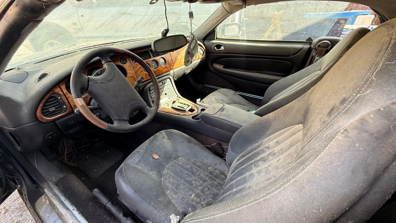 2000 Jaguar X100 XKR - Image 6 of 11